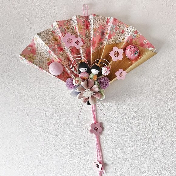 桃の節句、お雛様で飾る桜パーツの扇子の壁掛け